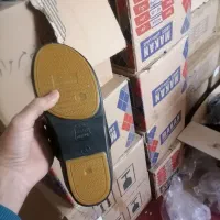 کفش کار|کیف، کفش، کمربند|شیراز, بالا کفت|دیوار