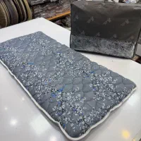 بالش سفید ،گلدار ،تشک یکنفره