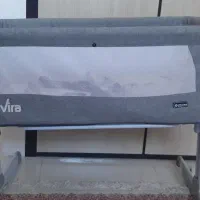 ماشین لباسشویی کودک و تخت کنار مادر