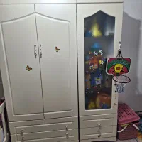 تخت خواب و کمد کودک