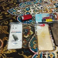قاب موبایل و یک گوشی قدیمی