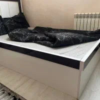 تخت ۱.۵ نفره + تشک + روتختی