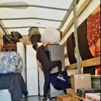 کارگر اساس منزل با کار استثنایی شبانروزی