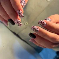 کاشت ناخن با طراحی رایگان|خدمات آرایشگری و زیبایی|چابهار, |دیوار