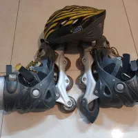 یکجفت کفش اسکیت وکلاه