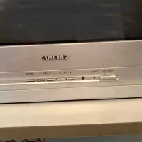 تلویزیون بهمراه میز ست