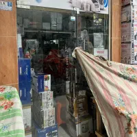 مغازه در میدان امام