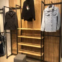 ساخت و اجرا انواع سازه ، رگال و دکور مغازه