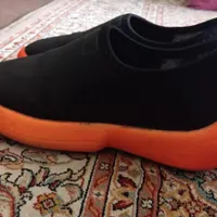 صندلی و کفش