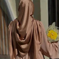 روسری ساتن دیپلمات رنگ نسکافه ای قواره ۱۴۰