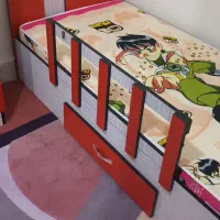 تخت همراه تشک.|تخت و سرویس خواب|اقبالیه, |دیوار