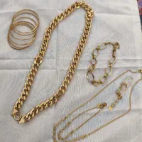 طلا و جواهر حدود ۶۵ گرم