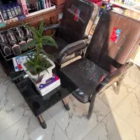 دو عدد صندلی نو و میز