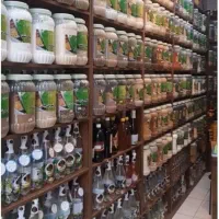 فروشنده مغازه عطاری(آقاوخانم)