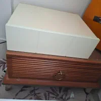 تخت همراه با تشک و پاتختی .میز آرایش