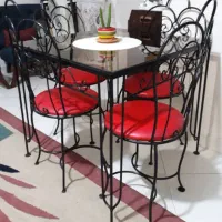 میزناهارخوری۴نفره بهمراه میزآرایش ویک عددتخت ۲نفره