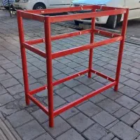 یک عدد میز فلزی و دو عدداستند بفروش میرسد|فروشگاه و مغازه|شیراز, دارالرحمه|دیوار
