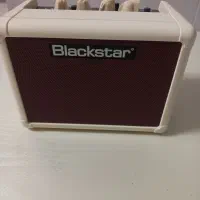 گیتار الکتریک و یک عدد امپ