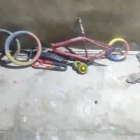 یک عدد دوچرخه کامل ویک تنه و دایر و رینگ ها