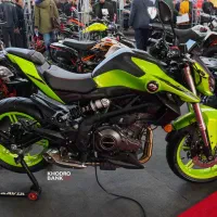 یک دستگاه موتور Qj srk 250