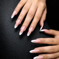 کاشت و خدمات تخصصی ناخن با قیمت ویژه به مدت محدود