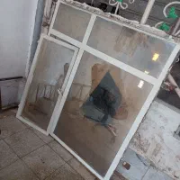 پنجره آهنی ۱۴۰ در ۱۳۰ همراه با شیشه سالم