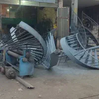 پله گرد فلزی و درب مدرن