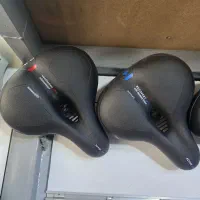 زین پهن بسیار نرم چاکدار و کپسول دار