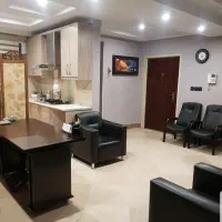 آبدارچی برای نظافت