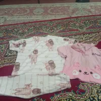 مقداری لباس بچه