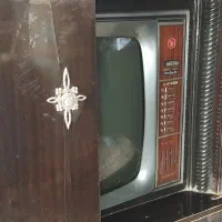 تلویزیون کلکسیونی و قدیمی|کلکسیون اشیاء عتیقه|اندیشه, اندیشه فاز ۴|دیوار