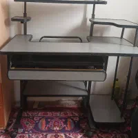 میزکامپیوتروکتابخونه