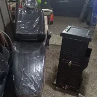 صندلی آرایشگاه و تاتو نو و تمییز با میزکوچک تاتو|آرایشگاه و سالن‌های زیبایی|مرند, |دیوار