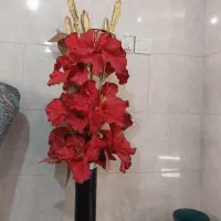 گل و گلدان بزرگ زیبا