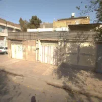 خانه ویلایی در حاشیه خیابان اصلی