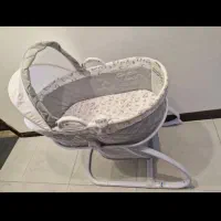 تخت نوزادی کنار مادر