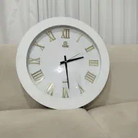 ساعت دیواری مارال چوب سفید در حد نو