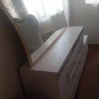 سرویس تختخواب و کمد و آینه