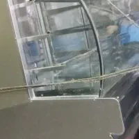 یک عدد ویترین شیرینی  شیشه خم وبدنه استیل دو متری