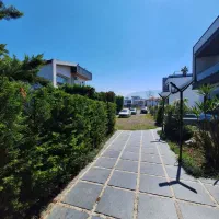 من میگم طلا شما بگو زمین ۷۰۰ متر تا دریا