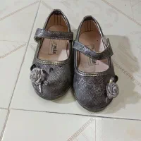 لباس دخترون 8الی9ساله درحد نوبا تعدادی کفش..