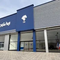 منشی دفتر و خانم اداری کار مسلط به کامپیوتر