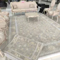 فرش اشرافی روشن، شیک، چشم‌گیر ۶/۹/۱۲ متری دارد