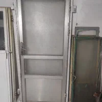 درب ورودی آلمینیوم 95*2/08سالم