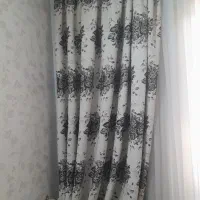 پرده حریر تمیز و دارای ۱دستک ویک جلودستک قهوه ای