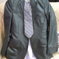 کت. شلوار. پیراهن با کرابات