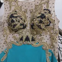 لباس مجلسی سالم.. و بادبزن تزیینی.. گلدان با گل