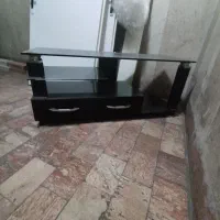 میز تلویزیون شیشه‌ای