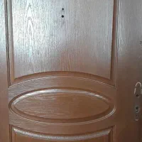 در ورودی آپارتمان