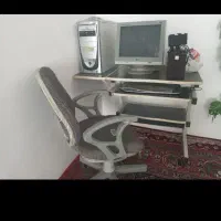 میز کامپیوتر صندلی  و کامپیوتر